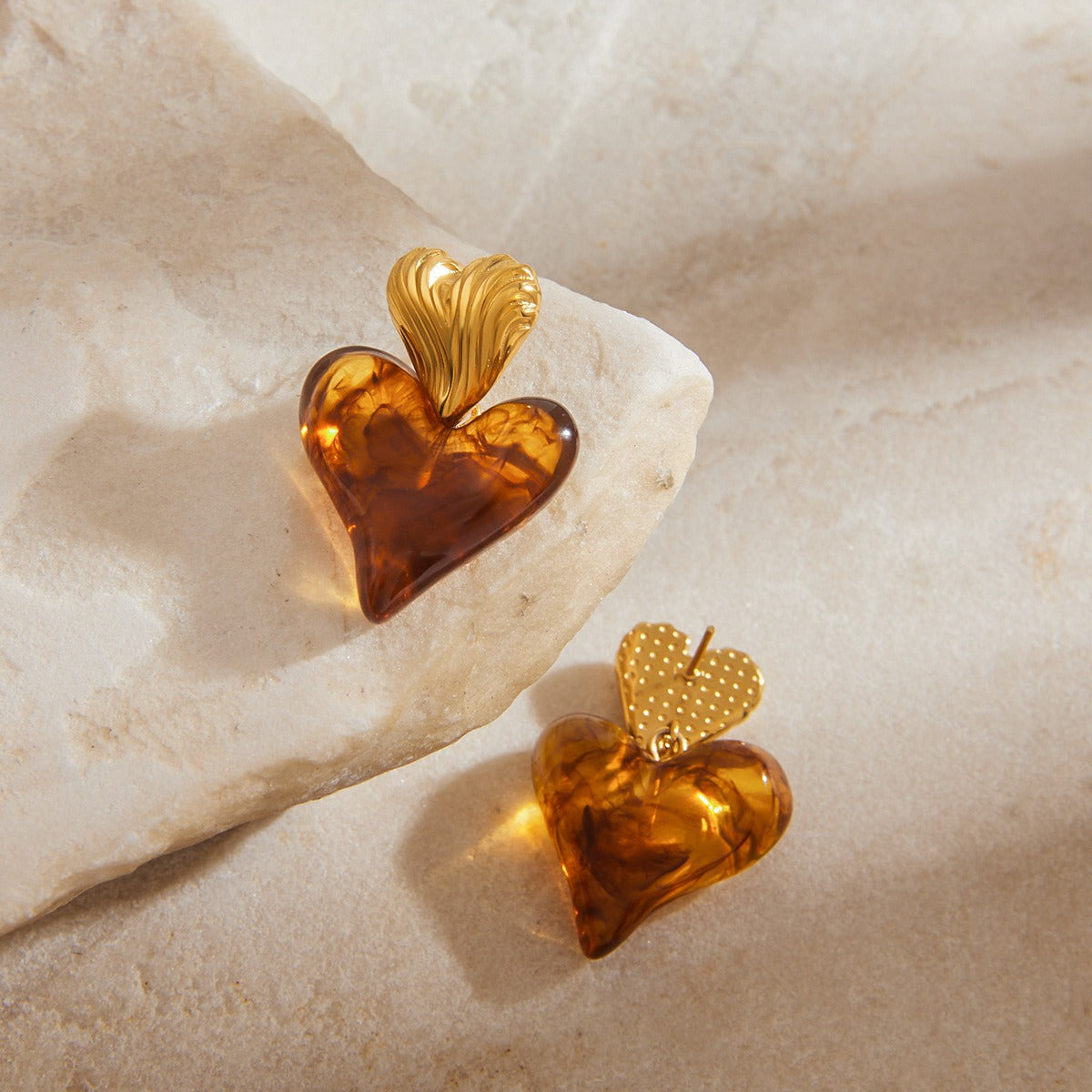 18K gold heart-shaped design light luxury noble earrings