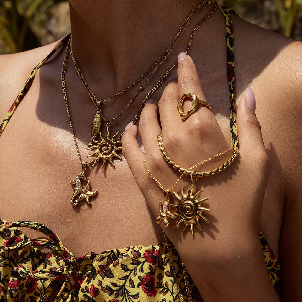 18K gold geometric shape with texture design high-end unique necklace