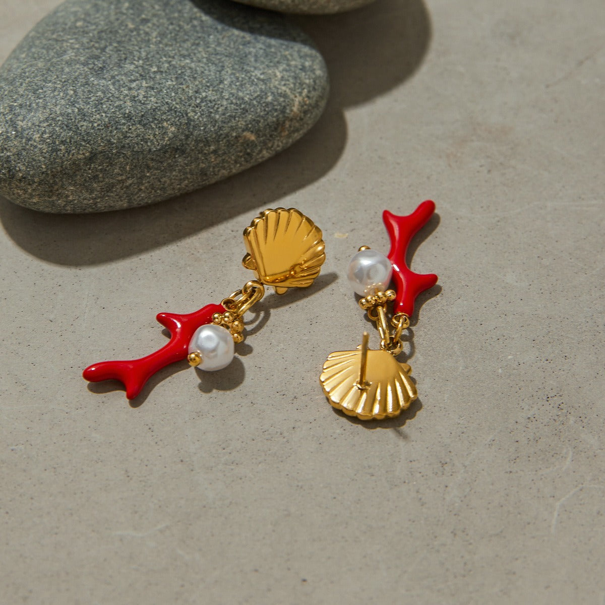 18K gold shell and coral design exquisite and noble earrings