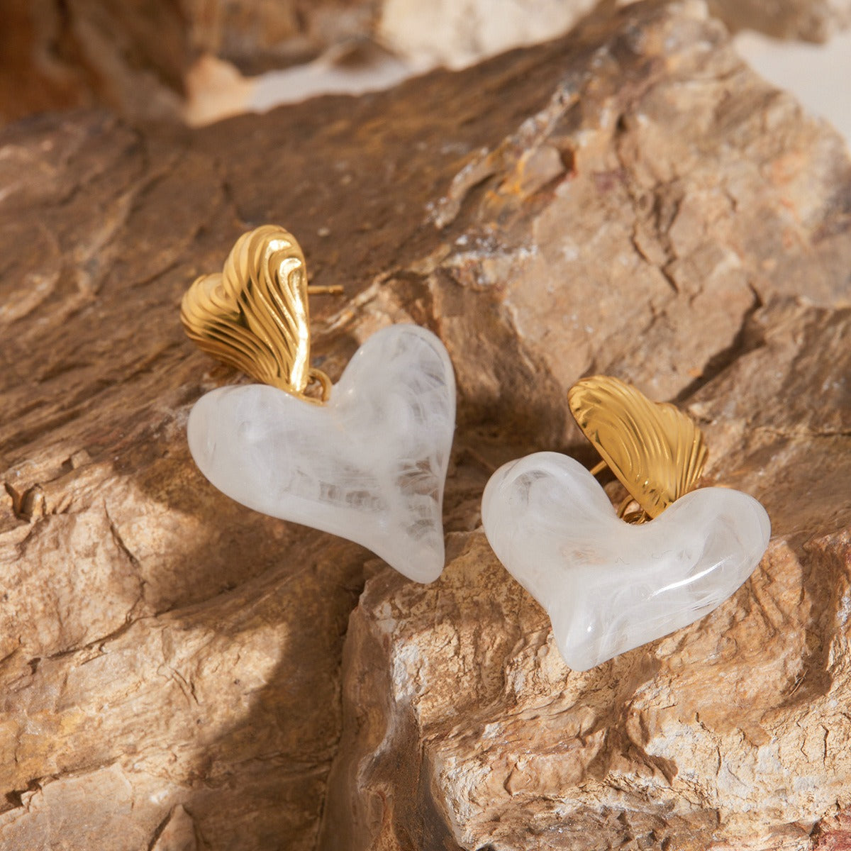 18K gold heart-shaped design light luxury noble earrings