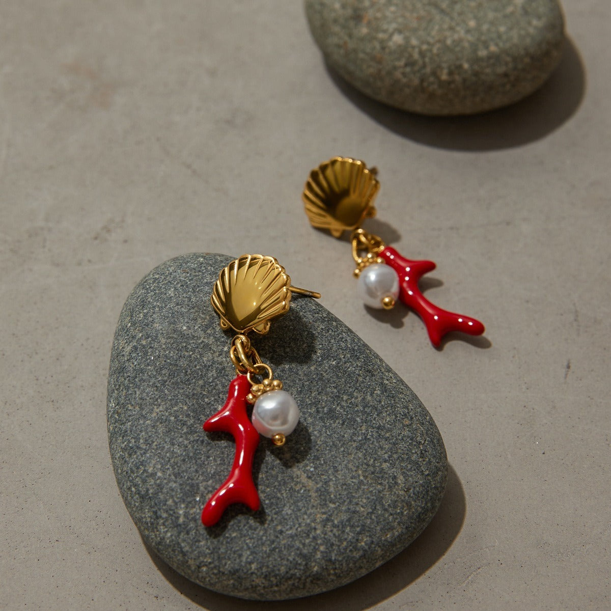18K gold shell and coral design exquisite and noble earrings