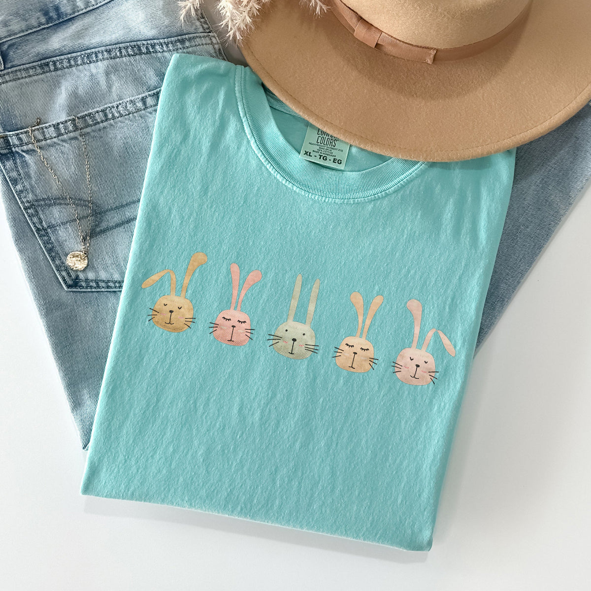 Cute Rabbits In A Row Easter Themed Vintage Print For Spring Comfort Colors Tee