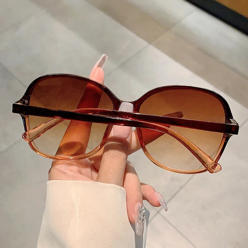 Butterfly Big Frame Sunglasses Women For Female Vintage Elegant Sun Glasses Luxury Brand Designer Punk Popular Rivet Eyeglasses