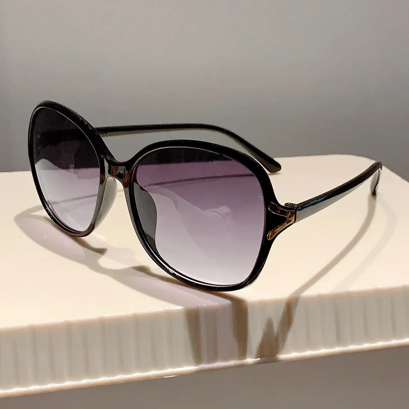 Butterfly Big Frame Sunglasses Women For Female Vintage Elegant Sun Glasses Luxury Brand Designer Punk Popular Rivet Eyeglasses