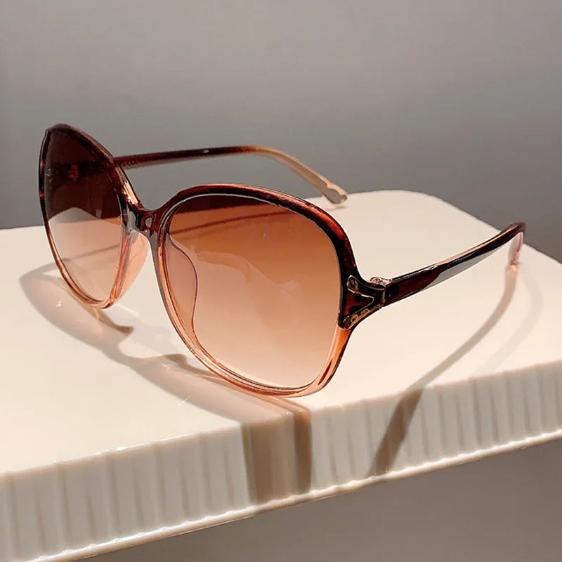 Butterfly Big Frame Sunglasses Women For Female Vintage Elegant Sun Glasses Luxury Brand Designer Punk Popular Rivet Eyeglasses