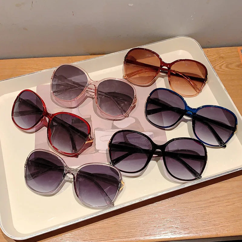 Butterfly Big Frame Sunglasses Women For Female Vintage Elegant Sun Glasses Luxury Brand Designer Punk Popular Rivet Eyeglasses