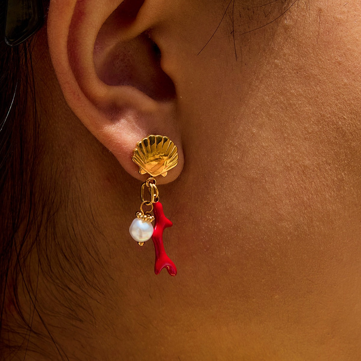 18K gold shell and coral design exquisite and noble earrings