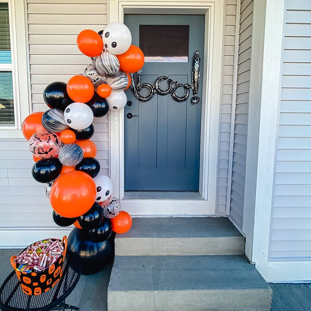 Classic Halloween Balloon Garland Kit– Black, Orange, Ghost & Bats