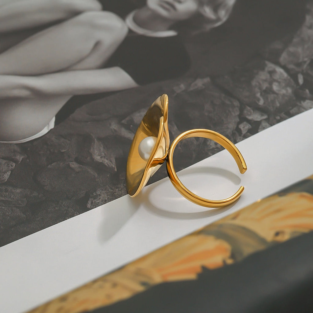 18K gold geometric inlaid pearl design classic simple ring