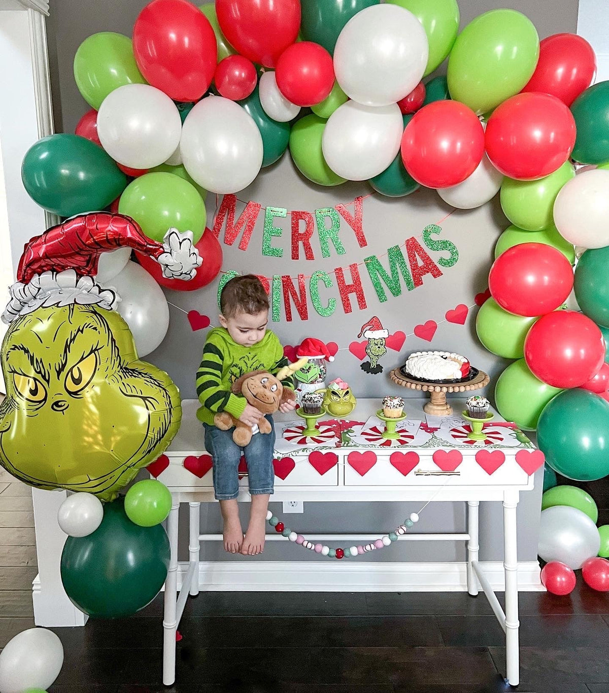 Grinch with Santa Hat Balloon