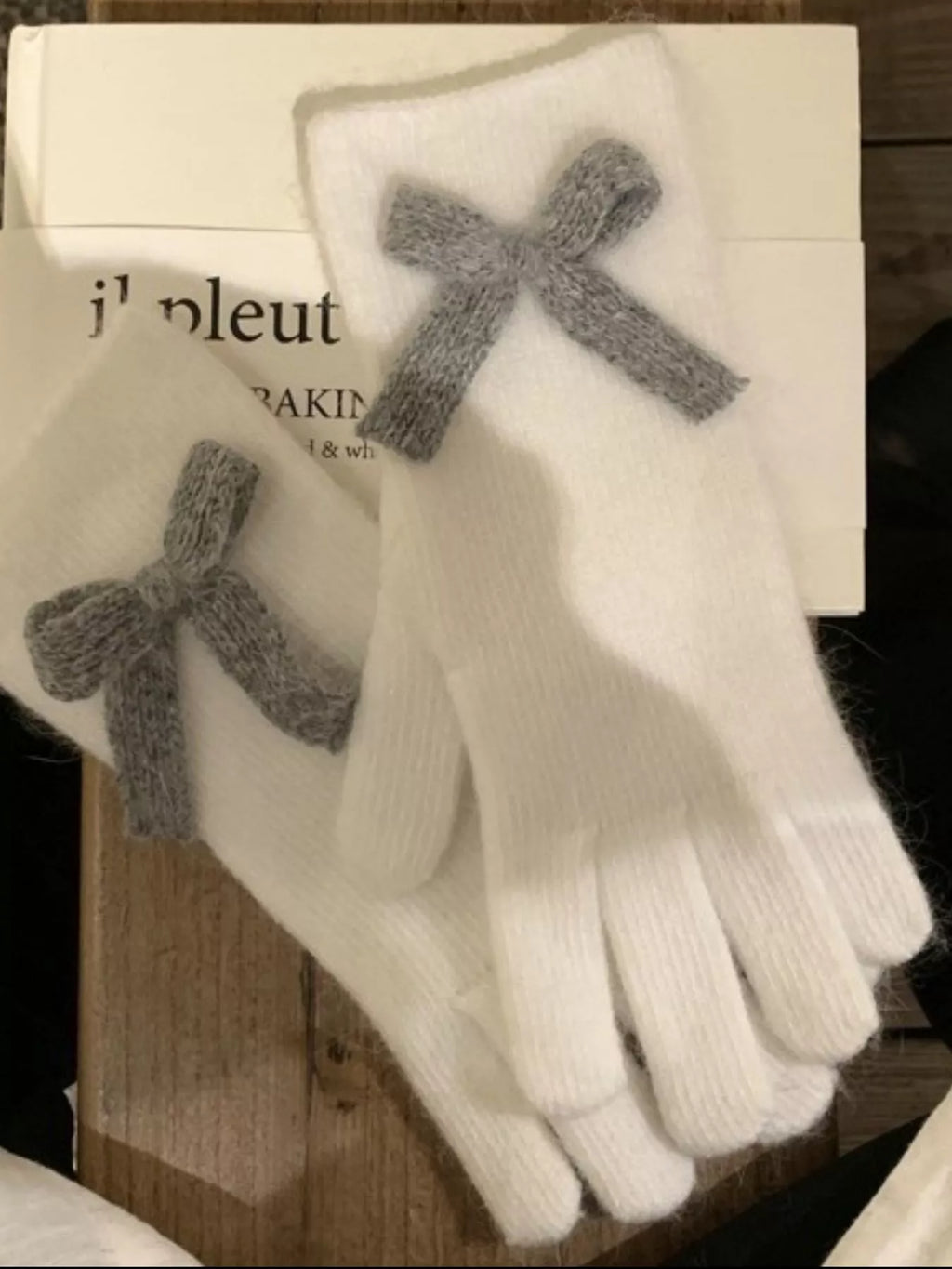 Bow Lightweight Gloves