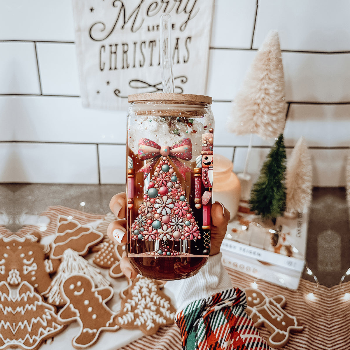Nutcracker Glam 17oz Glass Cup