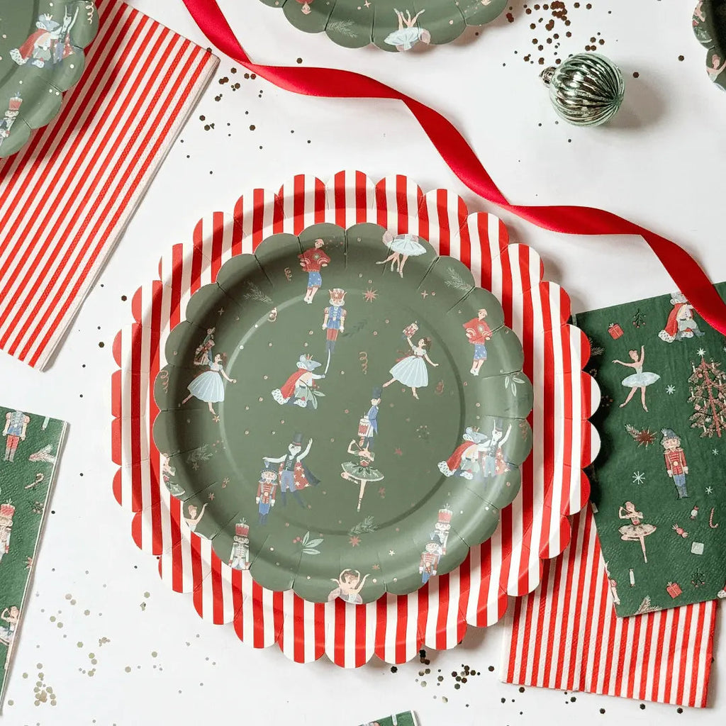 Red & White Candy Stripe Scalloped Dinner Plates (12pcs)