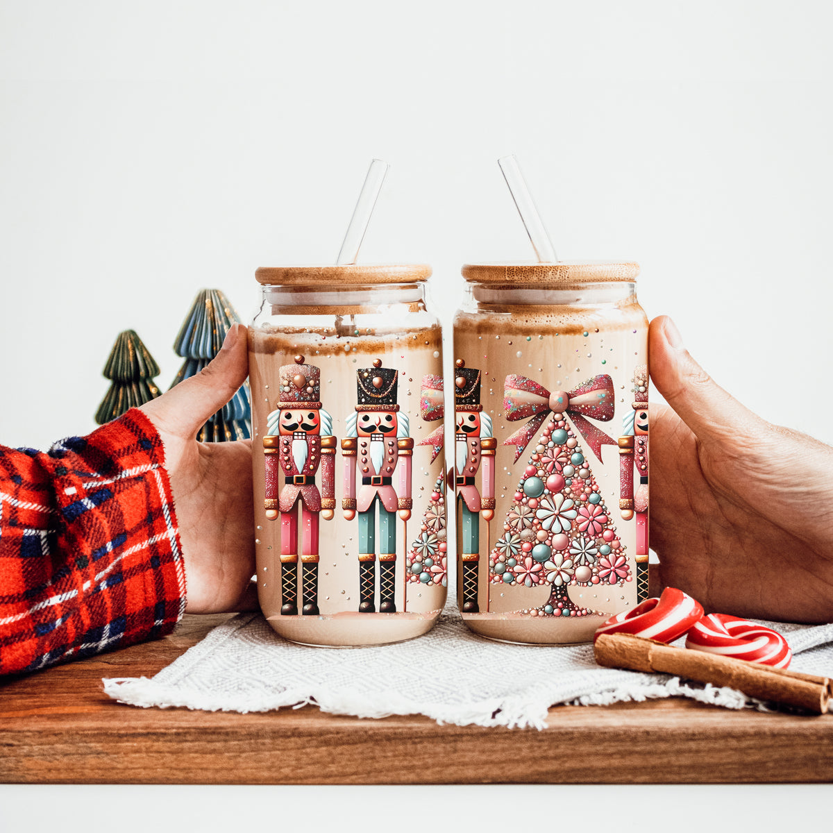 Nutcracker Glam 17oz Glass Cup