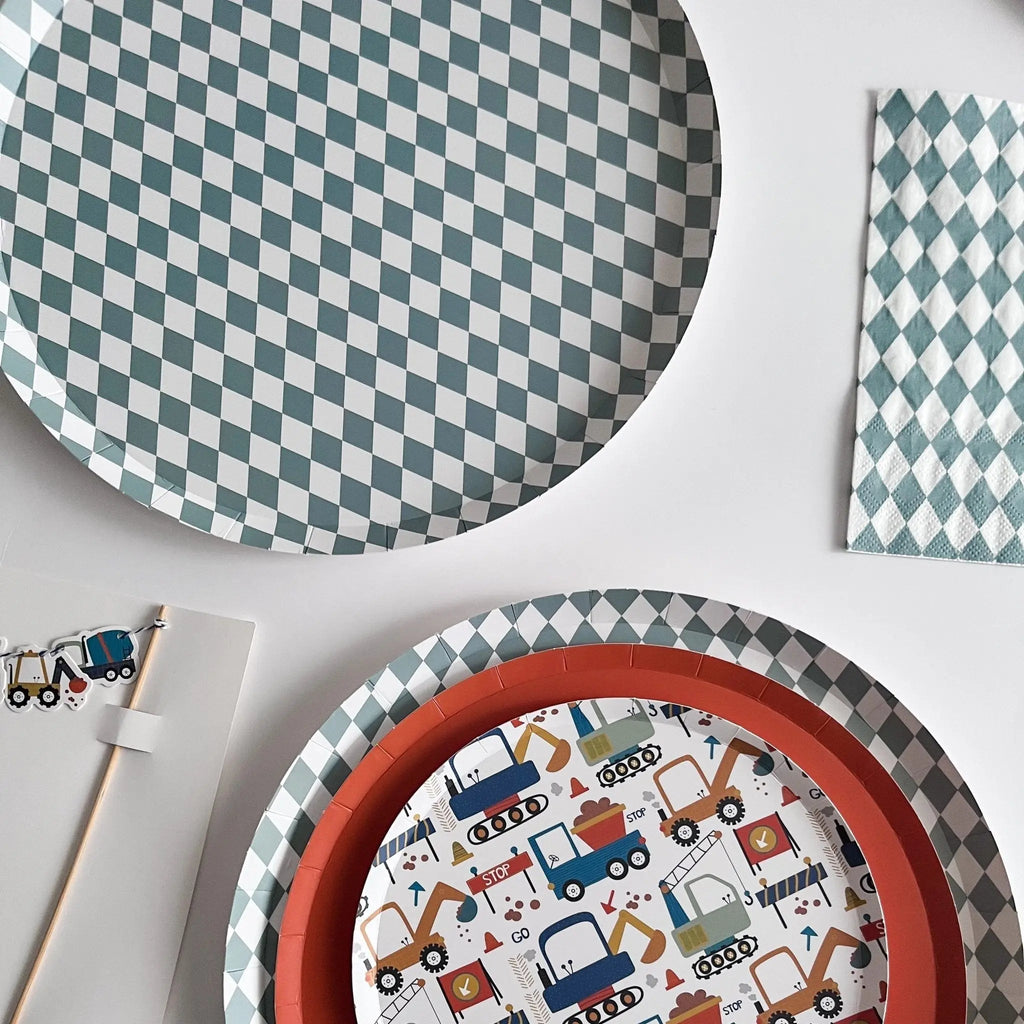 Premium Green Bavarian Check Paper Plates (8pcs)