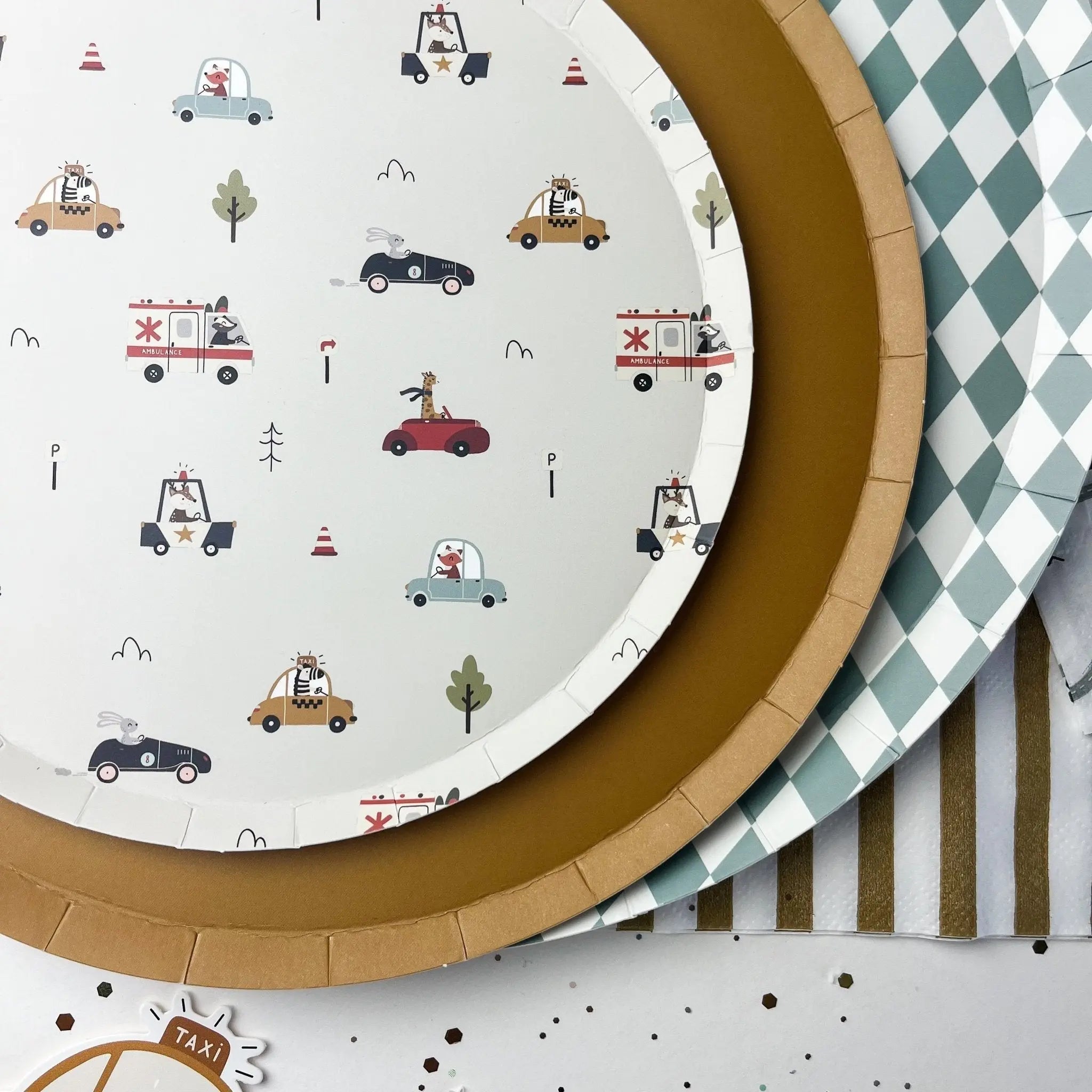 Premium Green Bavarian Check Paper Plates (8pcs)