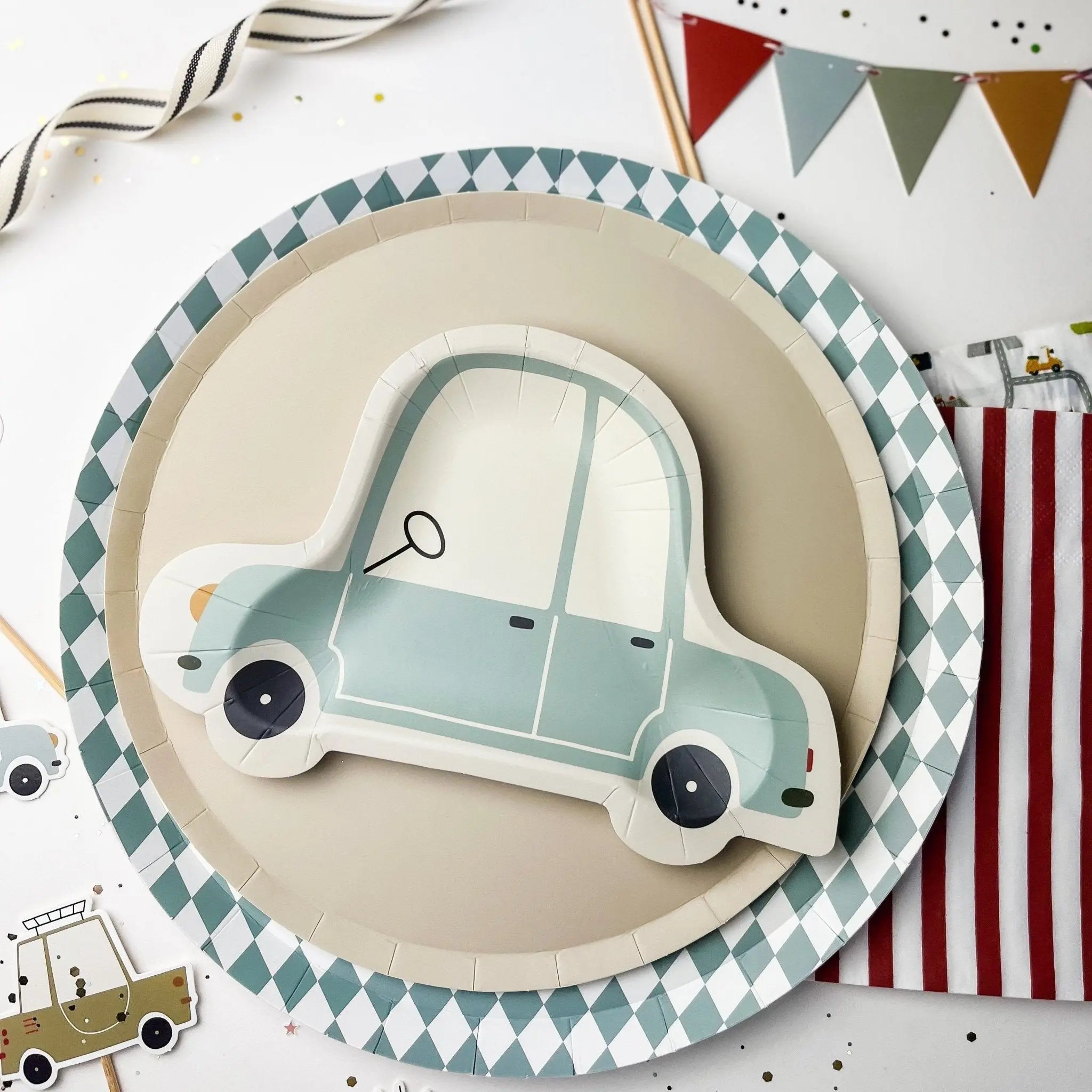 Premium Green Bavarian Check Paper Plates (8pcs)