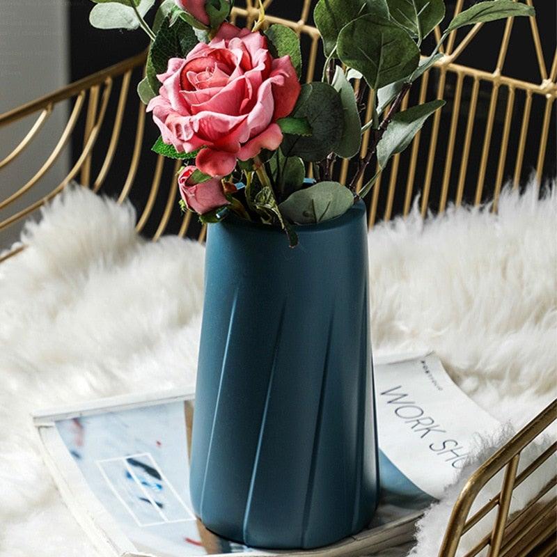 Retro Vintage  Plastic Imitation Ceramic Decorative Flower Vases for Decor Home, Living Room, Office, Parties, Wedding, Gift for Family Friends Vase Living Room Decoration Ornaments Modern Origami Plastic Vases for Flower Arrangements Home Decor