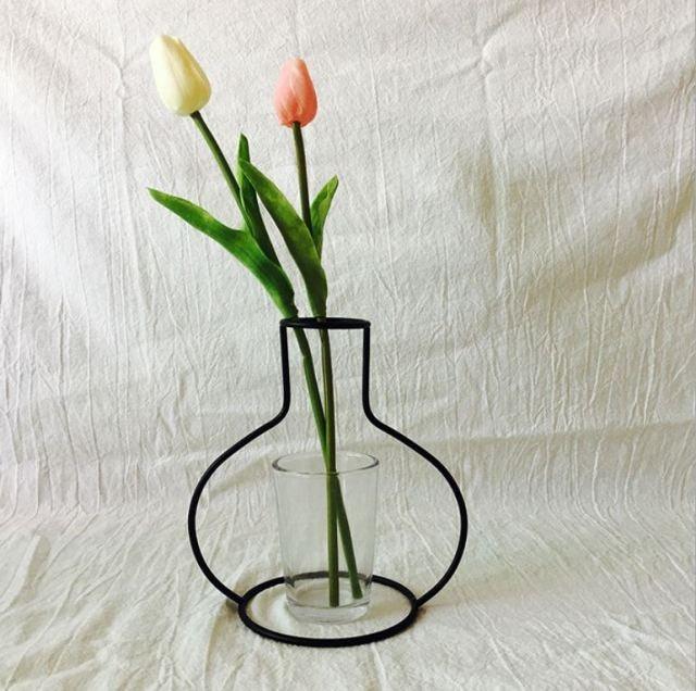 Style Retro Line Flowers Vase Frame Nordic Style Wall Hanging Metal Holder Modern Solid Home Decor Modern Rose Frame Clear Vase Planter Flower Holder Decorations for Wedding Living Room, Office Party