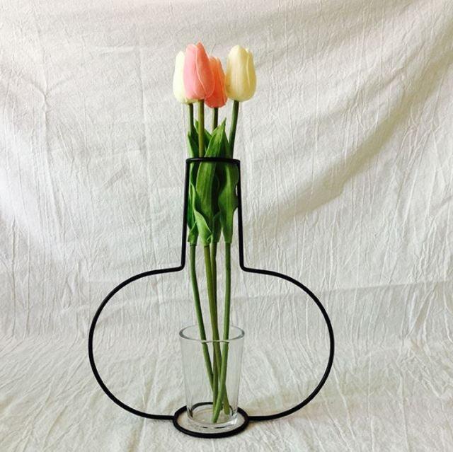 Style Retro Line Flowers Vase Frame Nordic Style Wall Hanging Metal Holder Modern Solid Home Decor Modern Rose Frame Clear Vase Planter Flower Holder Decorations for Wedding Living Room, Office Party